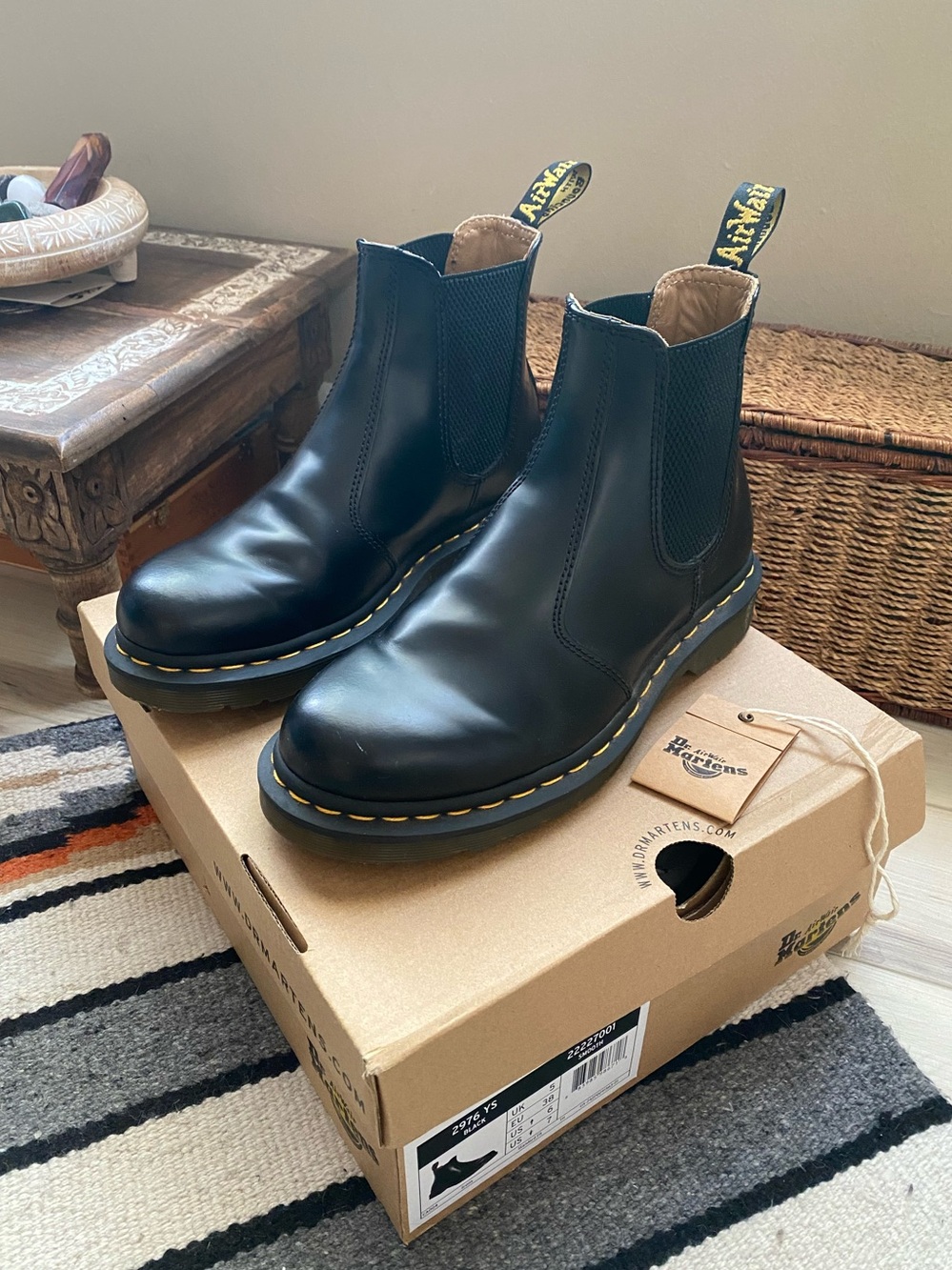 Women’s Size 07 Dr. Martens AirWair 2976 Chelsea Boots - Black